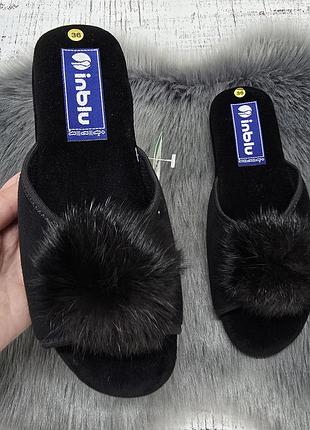 Тапочки женские inblu черные на танкетке с открытым носком и меховым помпоном 8188