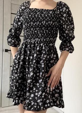 Чорна сукня