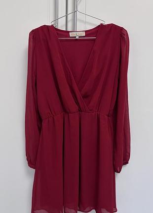 Сукня глибокого червоного кольору