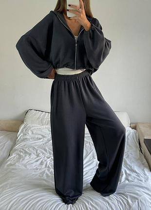 Жіночий спортивний костюм