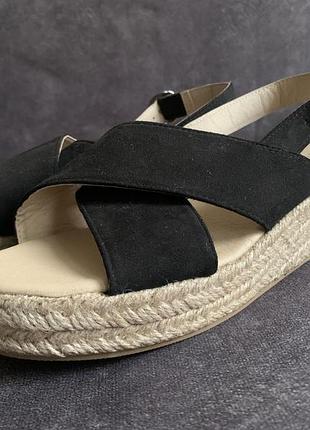 Босоніжки жіночі літні, на плетеній підошві з перехресними ремінцями, чорні, з відкритим носком і пʼяткою , розмір 37.