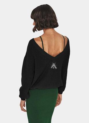 Светр tmosca із глибоким v-вирізом і брошкою