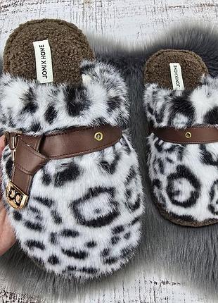 Тапочки женские меховые jomix белые с леопардовым принтом с закрытым носком 8192