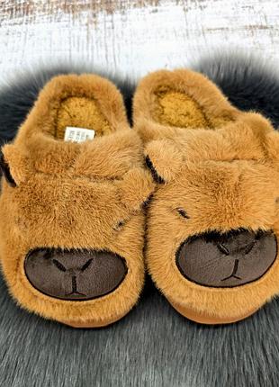 Тапочки женские меховые коричневые капибара закрытый носок 8193