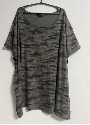 Футболка великого розміру.