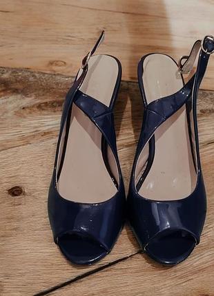 Жіночі босоніжки aesd