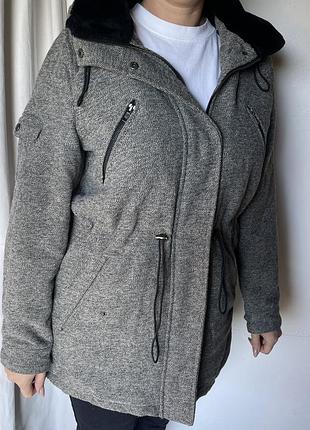 Жіноча куртка