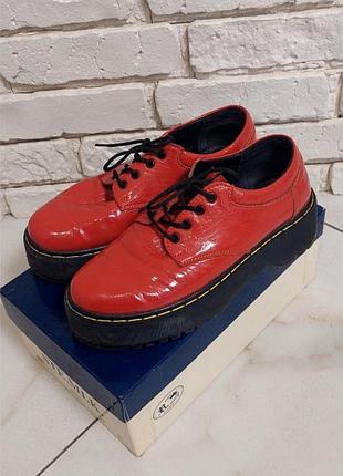 Туфлі брогі,  шкіряні.