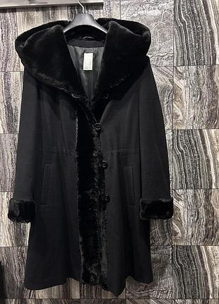 Пальто з штучним хутром на кульці 70% wool, 10% cashmere