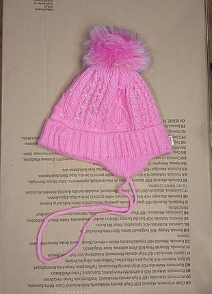 Шапка вязана з хутряним помпоном на завязках утеплена