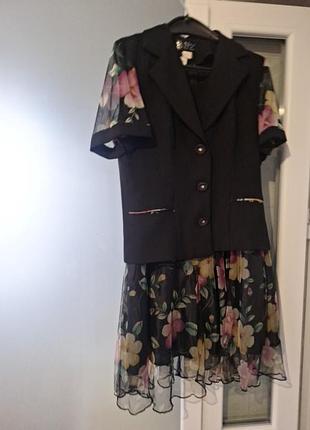 Жіночий костюм ,плаття та піджак розмір s
чорний з сіткою у квіти.