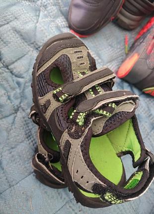 Сандалии детские привезли из Англии