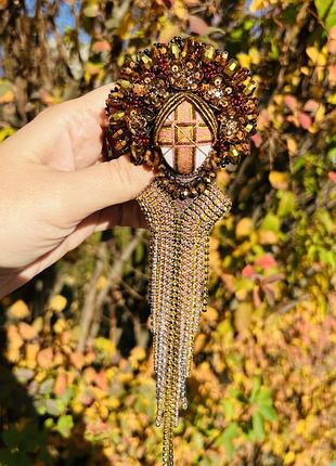 Шоколадна брошка мотанка берегиня з бісеру/ брошь мотанка тз бисера/брошка оберіг лялька мотанка