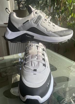 Кросівки жіночі bugatti