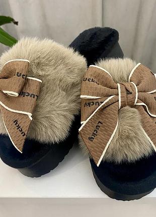 Пухнасті, милі тапочки для дому