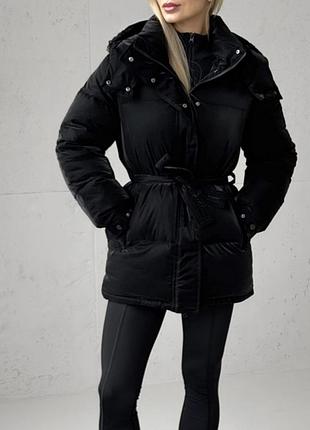 Чорний жіночий пуховик. розмір м. стан ідеальний. підійде на l також.