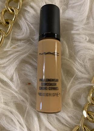 Жидкий консиллер дорогой фирмы