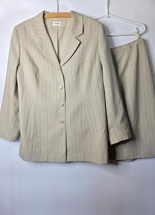 Женский костюм бежевый vilona moda двойка пиджак с длинным рукавом юбка прямого кроя карандаш в полоску германия размер 52-54 деловой стиль офисный