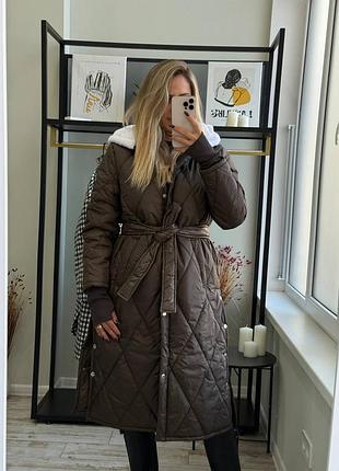 Жіноча куртка зимова подовжена з поясом