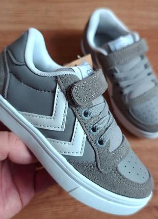 Новые фирменные hummel р26 длина стельки по факту 16.5см