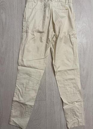 Білі штани полоску