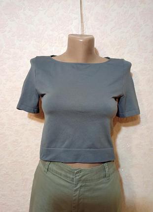 Короткий топ  l/xl на 46-48  розмір.