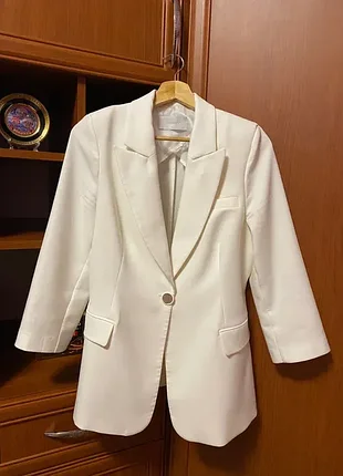 Продам жіночий стильний  яскравий  білий піджак, розмір 40