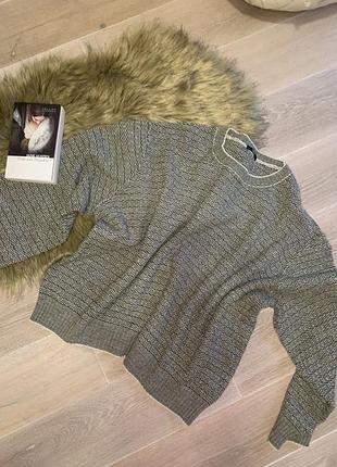 Светр великого розміру.