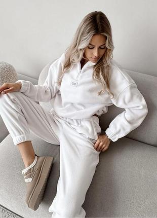 Костюм жіночий