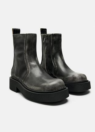 Шкіряні чоботи zara з ефектом потертостей