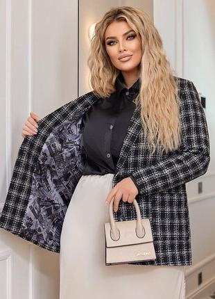 Класичний піджак в клітинку на підкладці з тканини букле