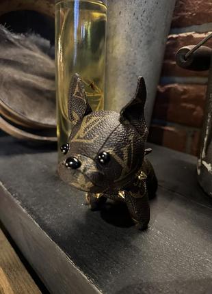 Стильный брелок аксессуар