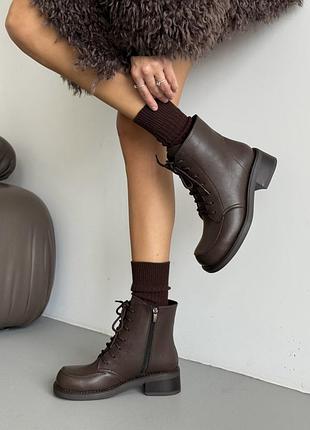 Черевики зимові шкіряні з хутром з анатомічним мисом на стійкому каблуці коричневі | шоколадні жіночі