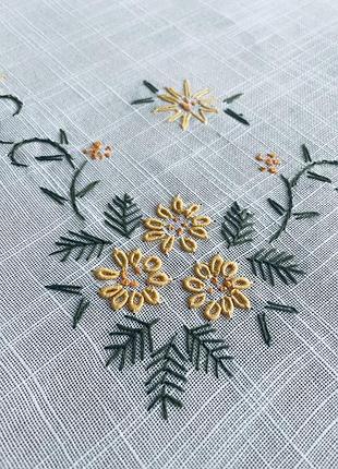 Скатертина з вишивкою