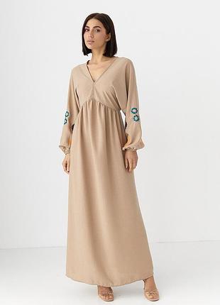 Длинное платье с вышитыми цветами мод 12875