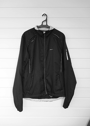 Черная спортивная олимпийка без капюшона в идеальном состоянии