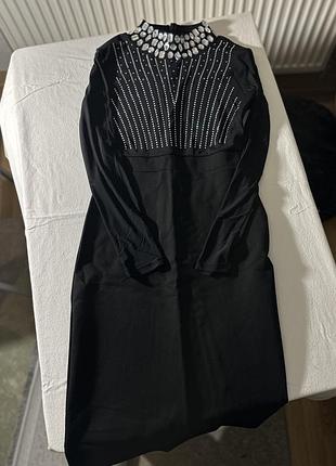 Елегантна чорна сукня з сітчастими рукавами та камінням 🖤