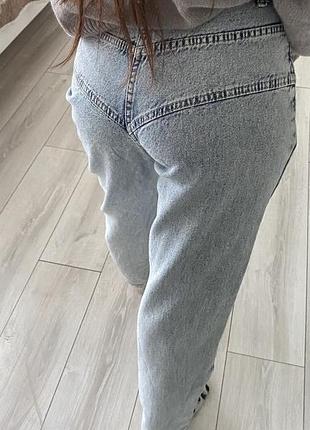 Жіночі стильні блакитні джинси на ґудзиках