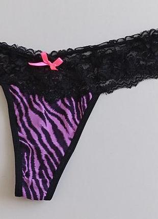 Яркие трусики стринги в леопардовый принт