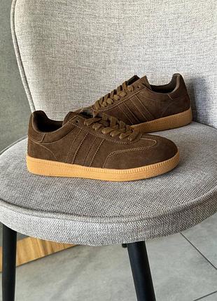 Жіночі кросівки