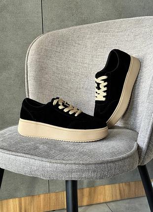 Жіночі кросівки