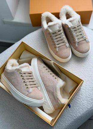 Жіночі зимові кросівки з хутром женские кросовки бежевые замшевые на меху зимние луи витон