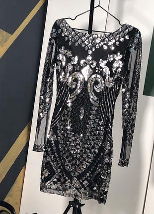 Розкішна чорна сукня коротка з декором lab