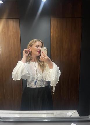 Жіноча біла сорочка з рюшами | hrushenka