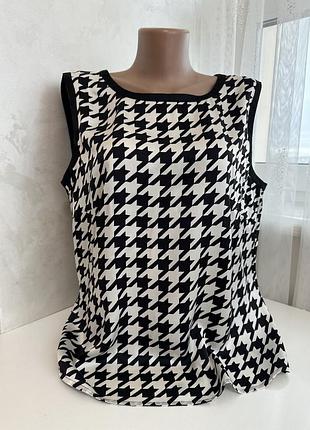 Шовкова блуза топ від escada