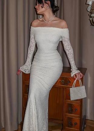 Бездоганна мереживна сукня