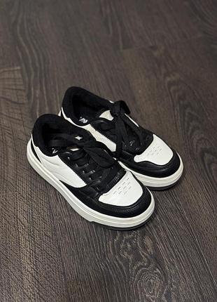 Дитячі кросівки zara