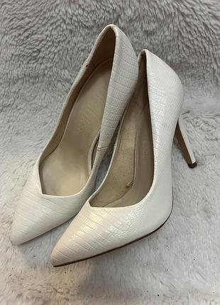 Туфлі жіночі bershka 37 р. ( уст 23,каблук 10 см