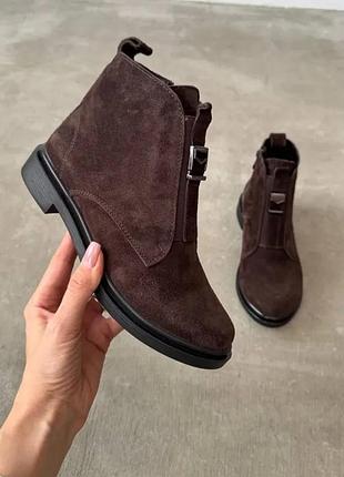 Замшевые ботинки