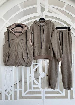 Бежевый тёплый спортивный прогулочный повседневный костюм люкс с двухсторонней жилеткой